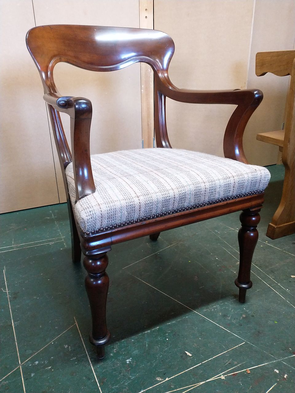 Carver armchair with a polished frame, turned legs and a new check upholstered seat